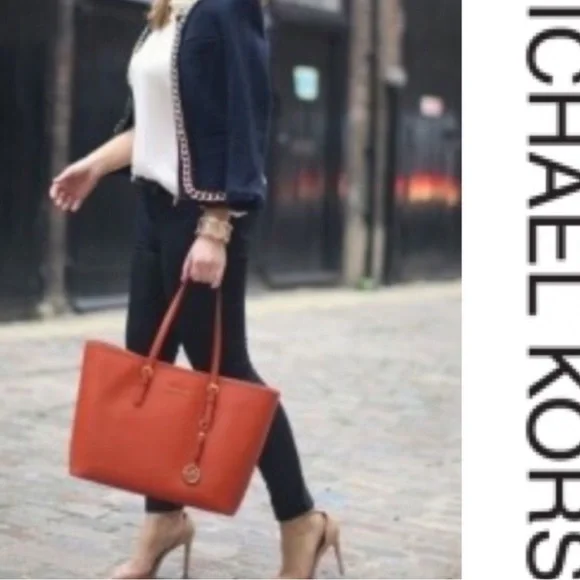 MICHAEL KORS Jet Set Large Travel E/W Tote - Picture 6 of 16